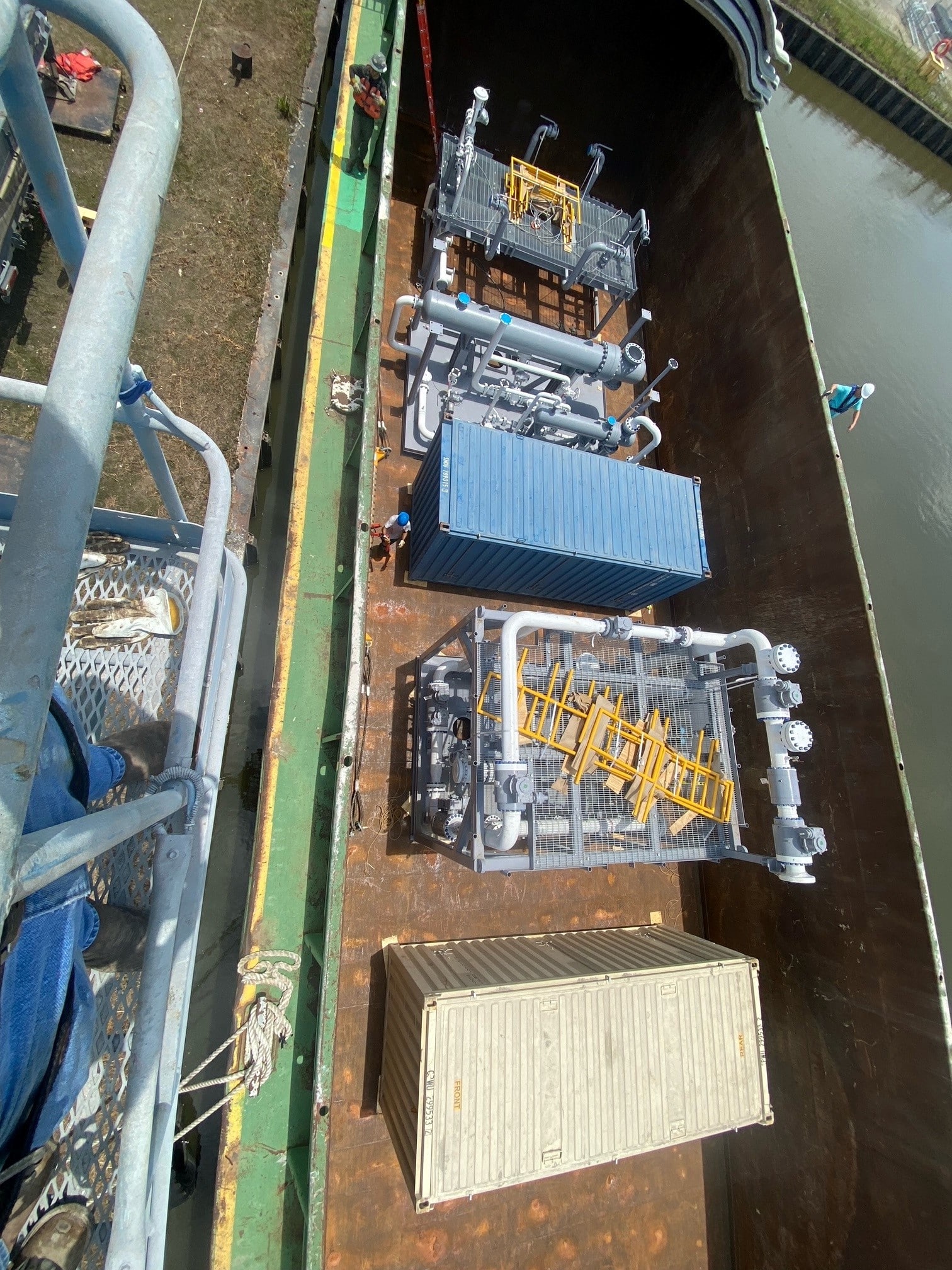 barge load out